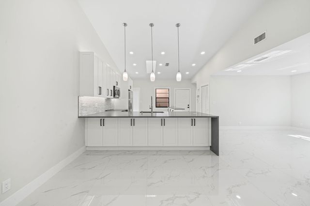 6371 Kings Gate Circle, Delray Beach, FL 33484