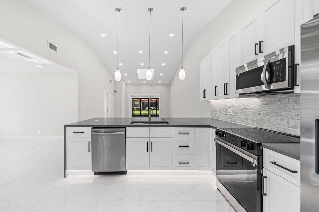 6371 Kings Gate Circle, Delray Beach, FL 33484