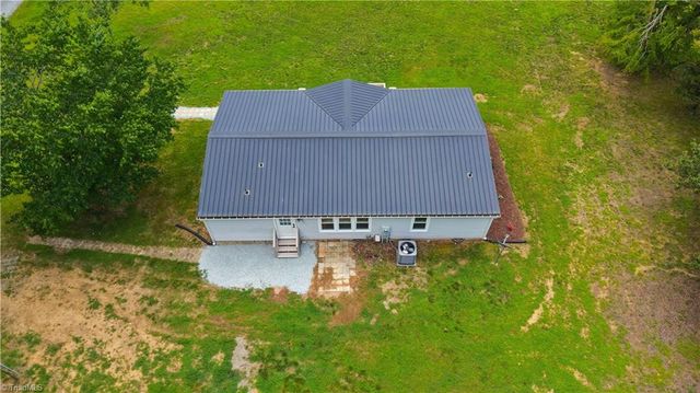 225 Beacon Ridge Road, Thomasville, NC 27360