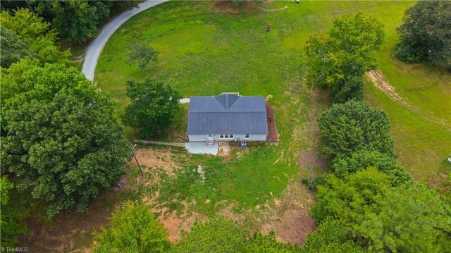 225 Beacon Ridge Road, Thomasville, NC 27360