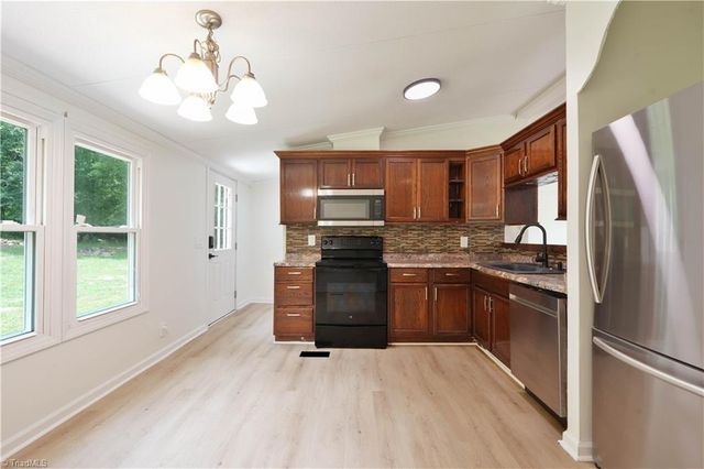 225 Beacon Ridge Road, Thomasville, NC 27360