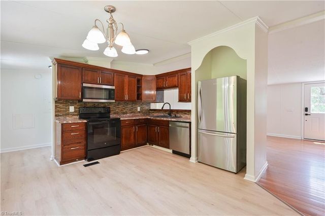 225 Beacon Ridge Road, Thomasville, NC 27360