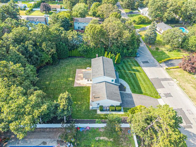 16 Griffin Drive, Mount Sinai, NY 11766