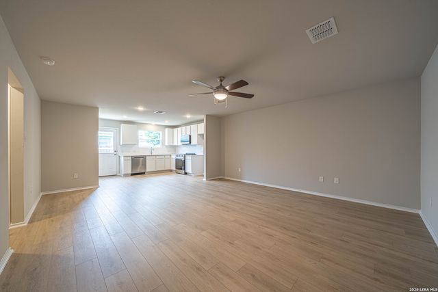 240 W Martindale St, Seguin, TX 78155