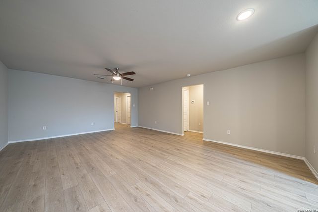 240 W Martindale St, Seguin, TX 78155