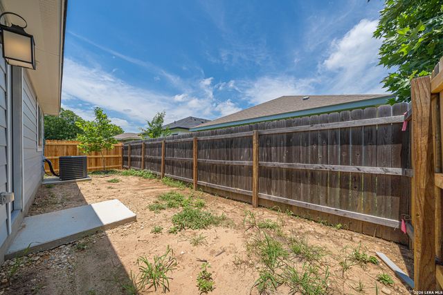 240 W Martindale St, Seguin, TX 78155