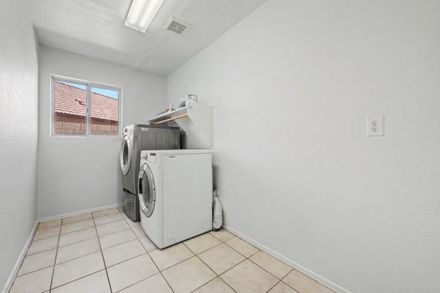 1295 S Honeysuckle Lane, Gilbert, AZ 85296