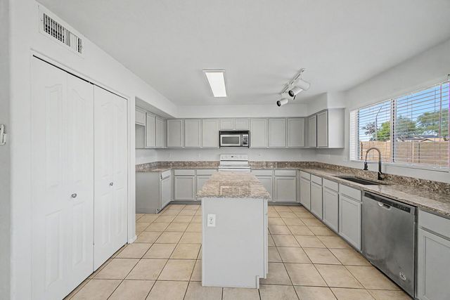 1295 S Honeysuckle Lane, Gilbert, AZ 85296