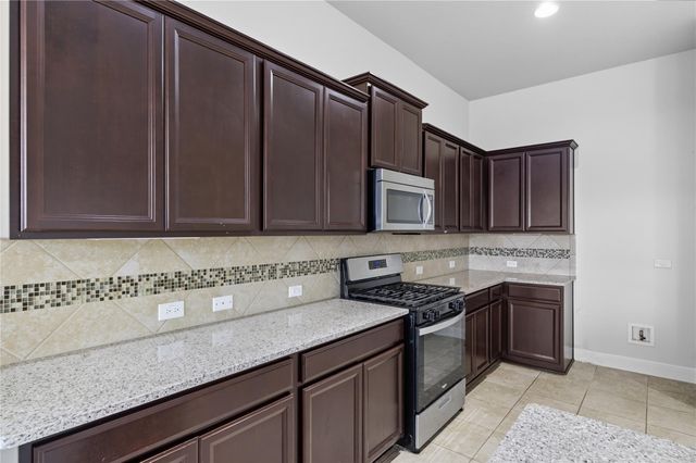 426 Vista Gardens DR, Buda, TX 78610