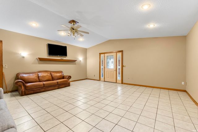 1932 Embassy Drive, Fort Wayne, IN 46816