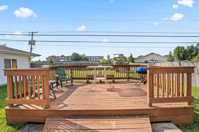 1932 Embassy Drive, Fort Wayne, IN 46816