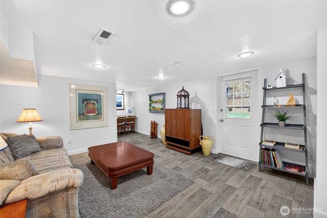 6201 75th Avenue Ct W, University Place, WA 98467