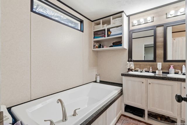 23202 SILVER CHALICE, Elmendorf, TX 78112