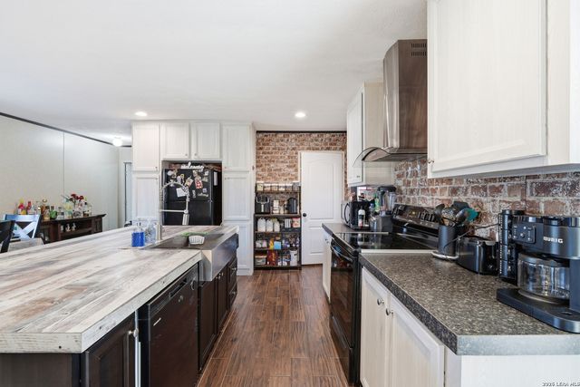 23202 SILVER CHALICE, Elmendorf, TX 78112