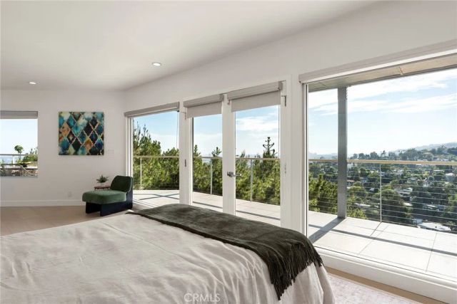 5675 Spreading Oak Dr, Los Angeles, CA 90068