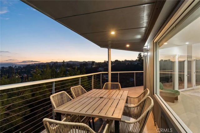 5675 Spreading Oak Dr, Los Angeles, CA 90068