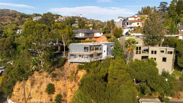 5675 Spreading Oak Dr, Los Angeles, CA 90068