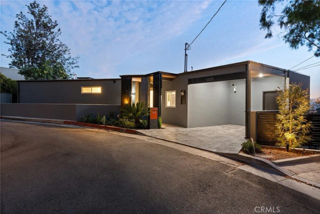 5675 Spreading Oak Dr, Los Angeles, CA 90068