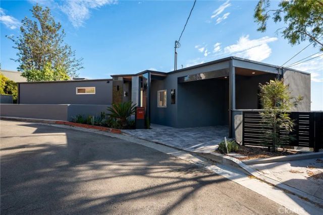 5675 Spreading Oak Dr, Los Angeles, CA 90068