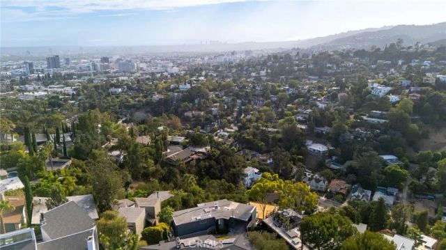 5675 Spreading Oak Dr, Los Angeles, CA 90068