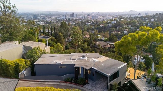 5675 Spreading Oak Dr, Los Angeles, CA 90068