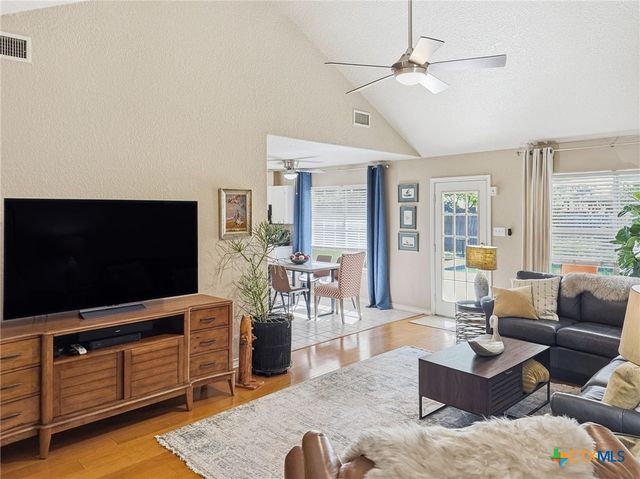 569 Kellys Way, New Braunfels, TX 78130