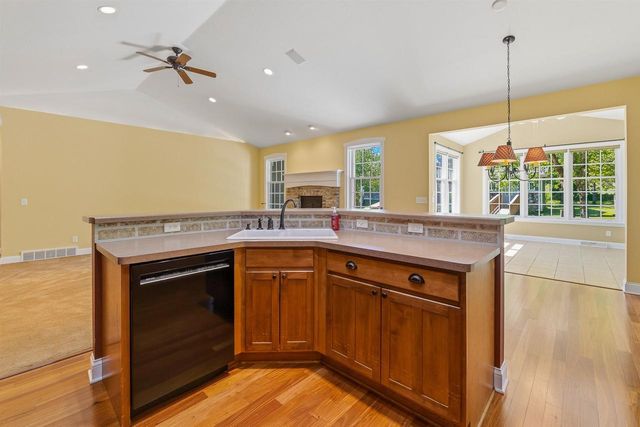W7974 THOMASWOOD TRAIL, Fond Du Lac, WI 54937
