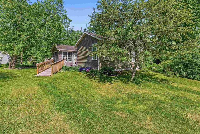 W7974 THOMASWOOD TRAIL, Fond Du Lac, WI 54937