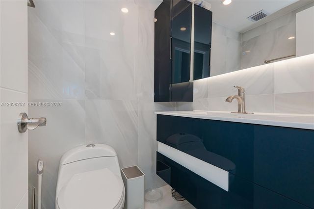 1980 S Ocean Drive 11K, Hallandale Beach, FL 33009
