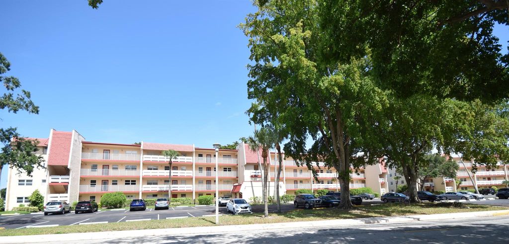 1055 Country Club Drive 206, Margate, FL 33063