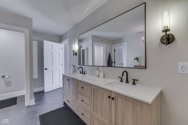 4529 W Private Road 170 N, Shelbyville, IN 46176