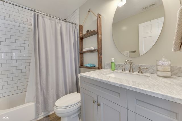 4529 W Private Road 170 N, Shelbyville, IN 46176