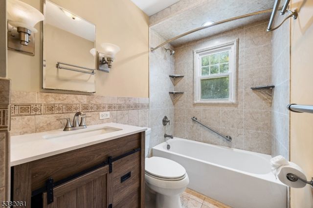 7 Hannah Rd, Oakland Boro, NJ 07436