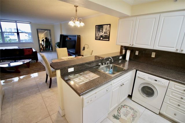 2501 S Ocean Drive 427, Hollywood, FL 33019