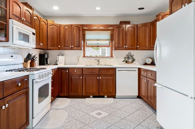 8 Castle Road, Nahant, MA 01908