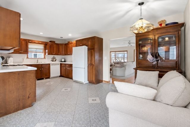 8 Castle Road, Nahant, MA 01908