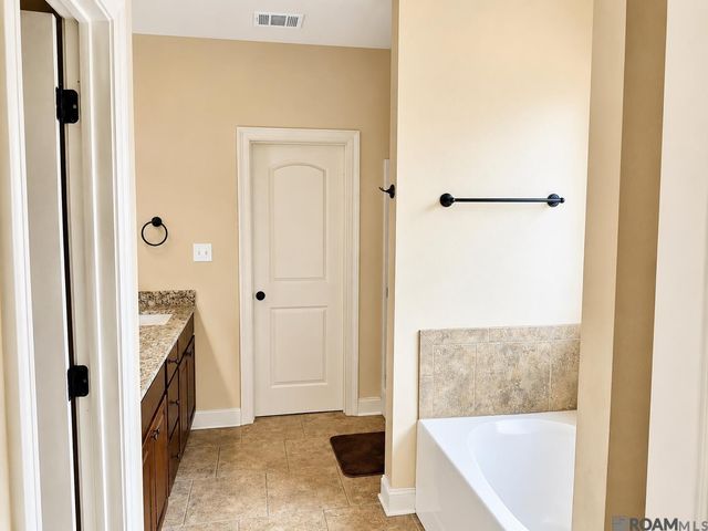 1801 S Darla Ave, Gonzales, LA 70737