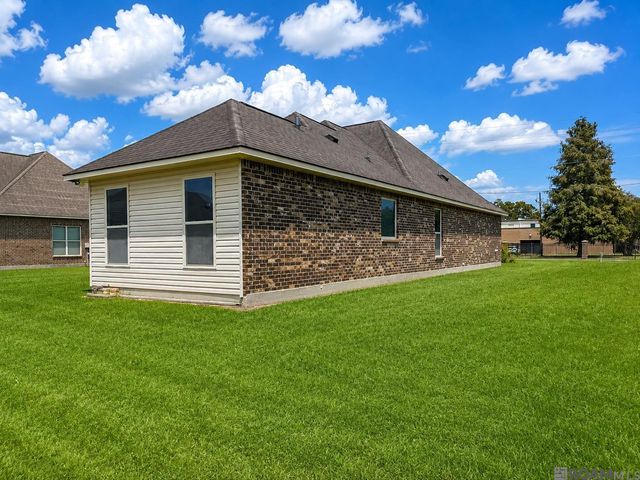 1801 S Darla Ave, Gonzales, LA 70737