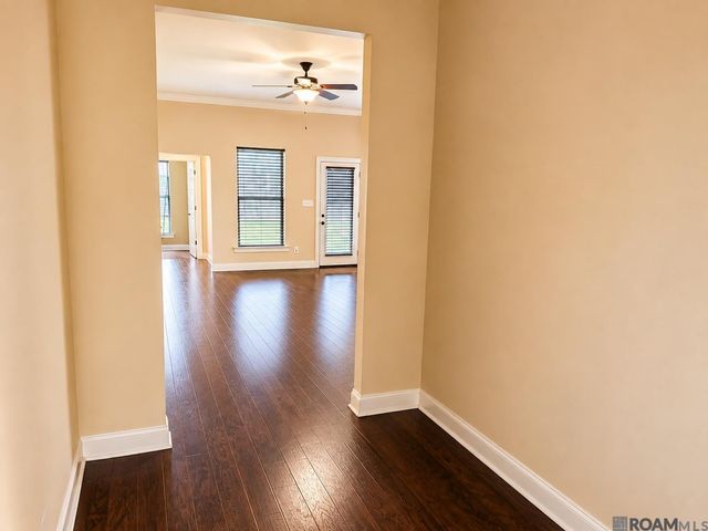 1801 S Darla Ave, Gonzales, LA 70737