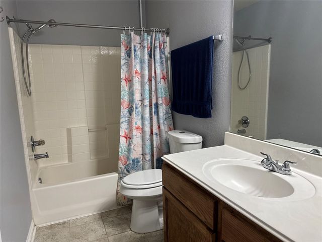 5427 Chase Wood Drive, Bacliff, TX 77518