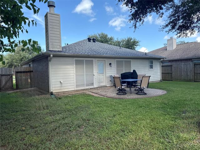 5427 Chase Wood Drive, Bacliff, TX 77518