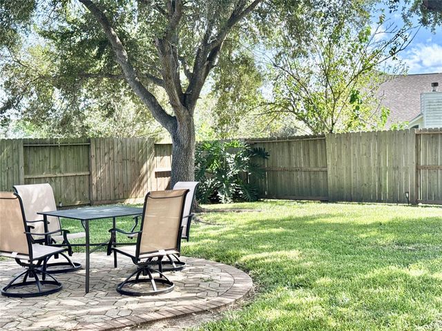 5427 Chase Wood Drive, Bacliff, TX 77518