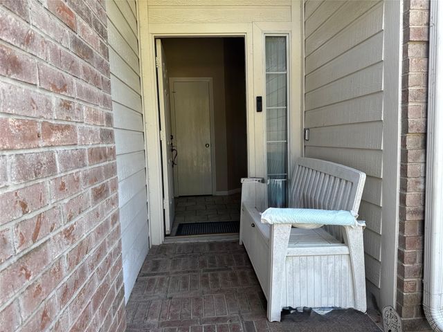 5427 Chase Wood Drive, Bacliff, TX 77518