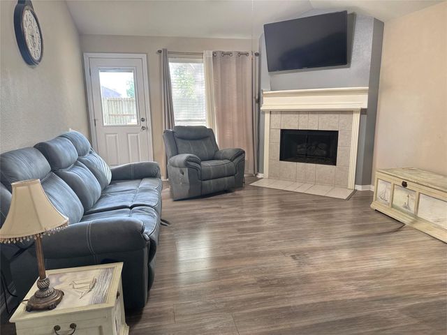 5427 Chase Wood Drive, Bacliff, TX 77518