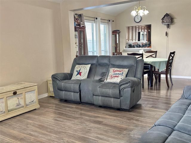 5427 Chase Wood Drive, Bacliff, TX 77518