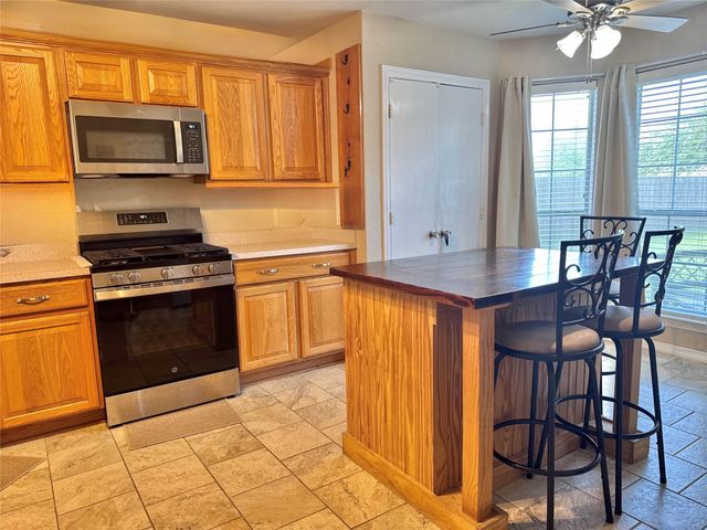 5427 Chase Wood Drive, Bacliff, TX 77518