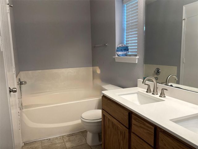 5427 Chase Wood Drive, Bacliff, TX 77518