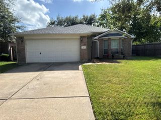 5427 Chase Wood Drive, Bacliff, TX 77518