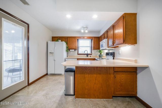 8405 Fernview Dr, Louisville, KY 40291