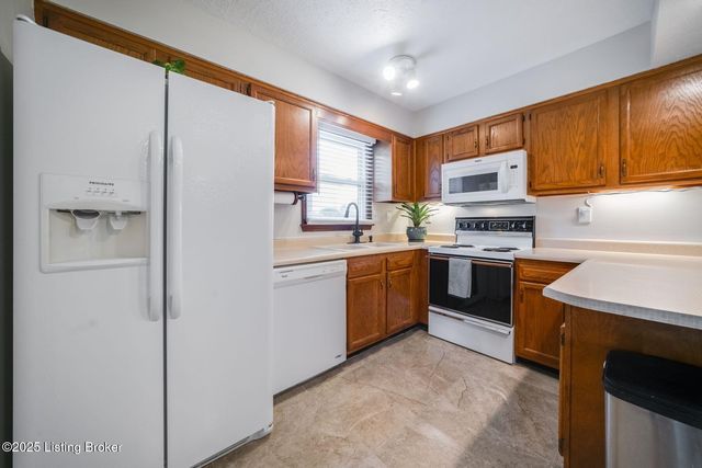 8405 Fernview Dr, Louisville, KY 40291